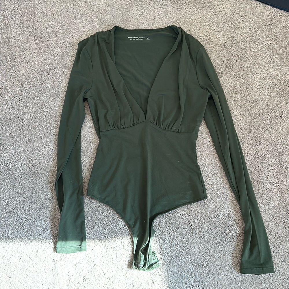 ABERCROMBIE & FITCH - Soft A&F Collection - V-Neck Bodysuit - Olive - S